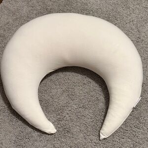 Snuggle Me Organic nursing pillow